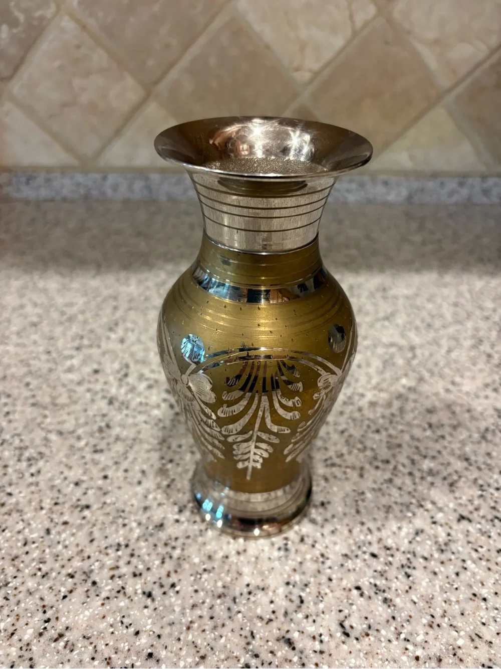 Vintage Indian brass vase - Picture 2 of 7